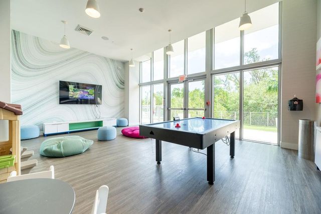 16385 Biscayne Blvd 1202, North Miami Beach, FL 33160