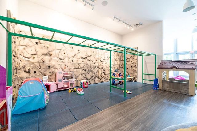 16385 Biscayne Blvd 1202, North Miami Beach, FL 33160