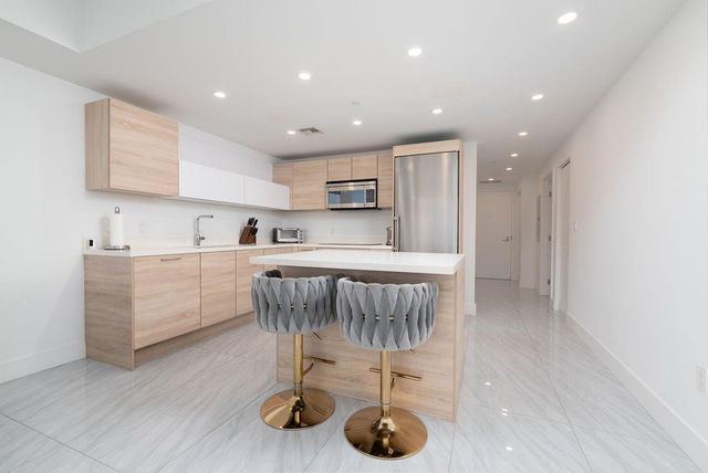 16385 Biscayne Blvd 1202, North Miami Beach, FL 33160