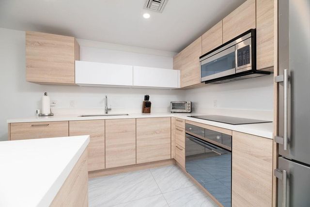 16385 Biscayne Blvd 1202, North Miami Beach, FL 33160