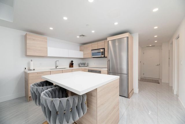 16385 Biscayne Blvd 1202, North Miami Beach, FL 33160