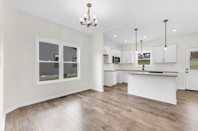 2667 Scott Dr, Clarksville, TN 37042