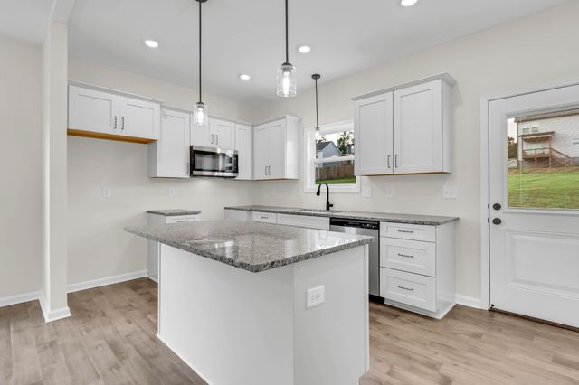 2667 Scott Dr, Clarksville, TN 37042