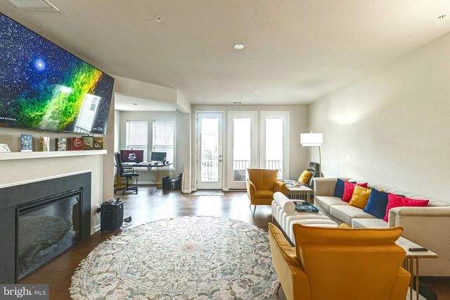 902 CALIFORNIA DR NE, Leesburg, VA 20176