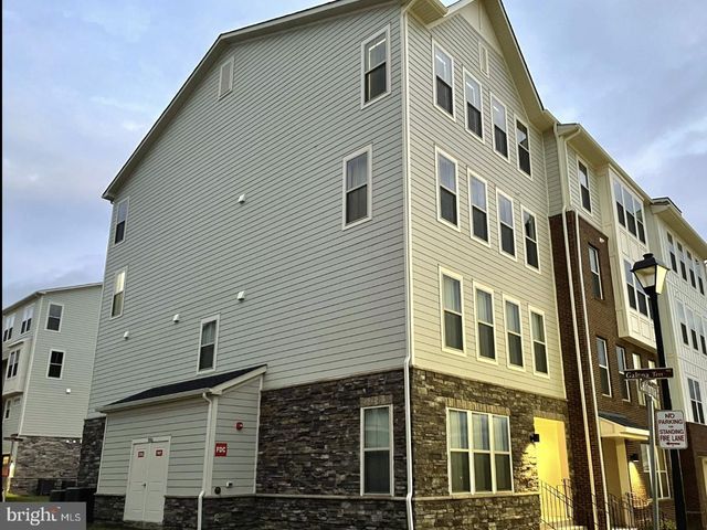 902 CALIFORNIA DR NE, Leesburg, VA 20176