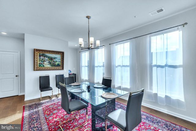 902 CALIFORNIA DR NE, Leesburg, VA 20176