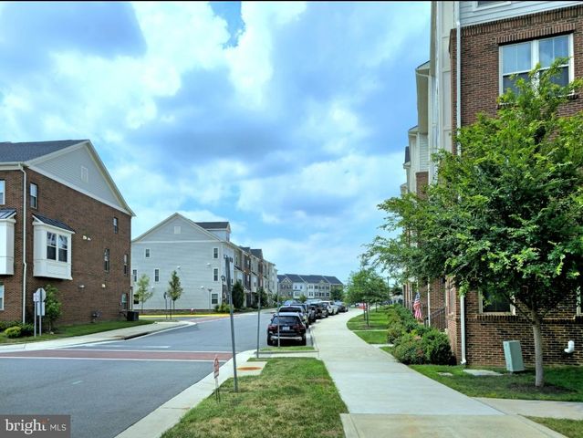 902 CALIFORNIA DR NE, Leesburg, VA 20176