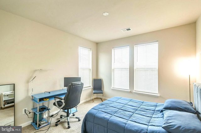 902 CALIFORNIA DR NE, Leesburg, VA 20176