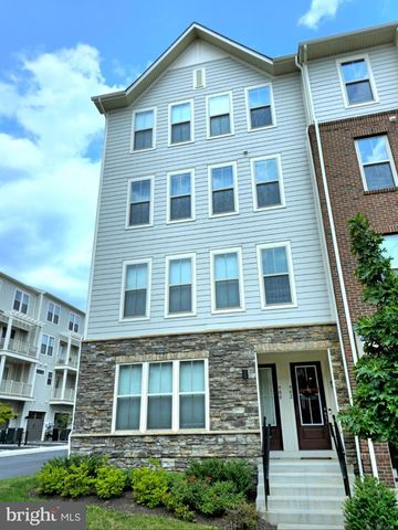 902 CALIFORNIA DR NE, Leesburg, VA 20176