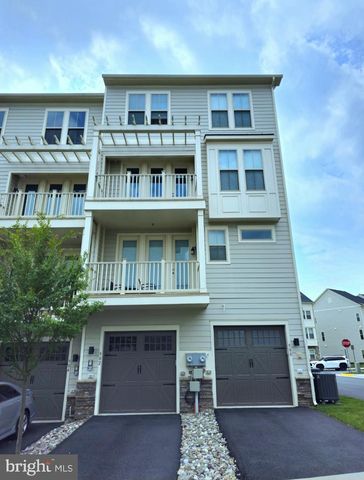 902 CALIFORNIA DR NE, Leesburg, VA 20176