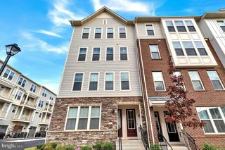 902 CALIFORNIA DR NE, Leesburg, VA 20176