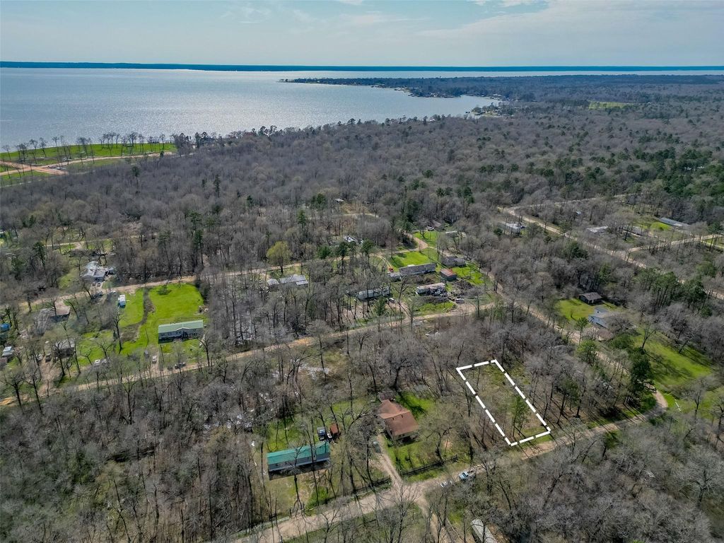 415 B Cherokee Forest Lane, Livingston, TX 77351