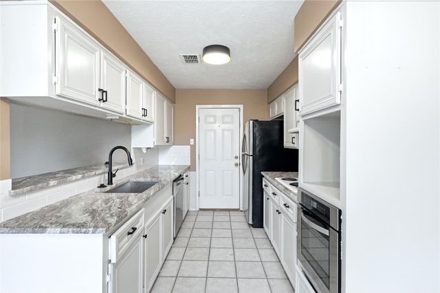 2204 Mimosa Court, League City, TX 77573