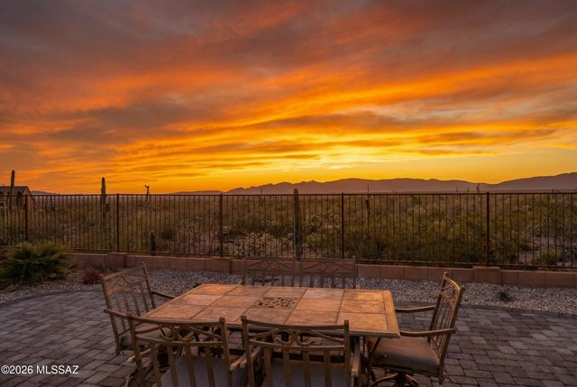 8801 E Canyon Walnut Way, Vail, AZ 85641