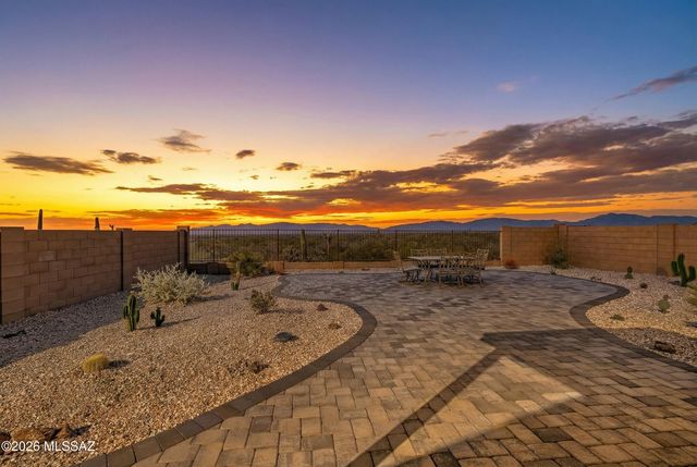 8801 E Canyon Walnut Way, Vail, AZ 85641