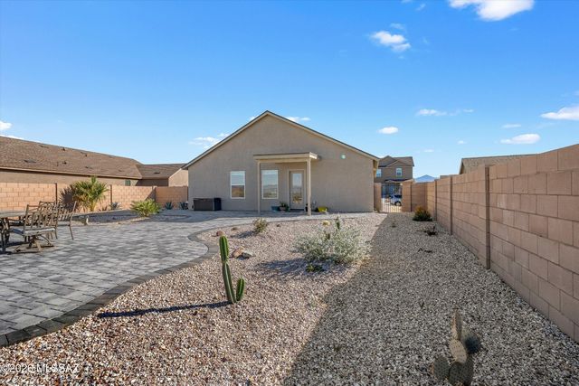 8801 E Canyon Walnut Way, Vail, AZ 85641