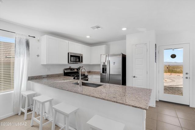 8801 E Canyon Walnut Way, Vail, AZ 85641