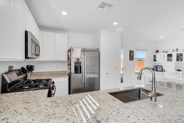 8801 E Canyon Walnut Way, Vail, AZ 85641