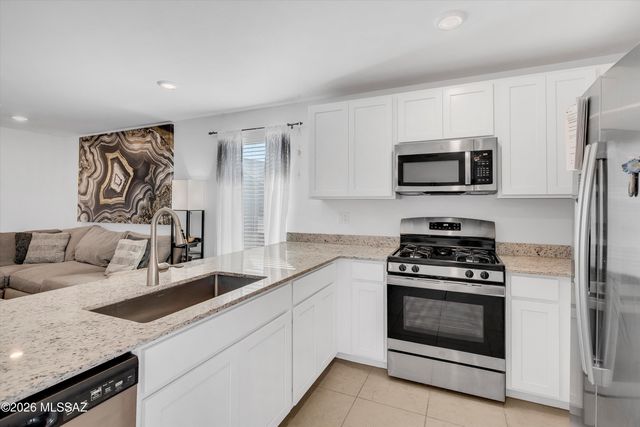 8801 E Canyon Walnut Way, Vail, AZ 85641