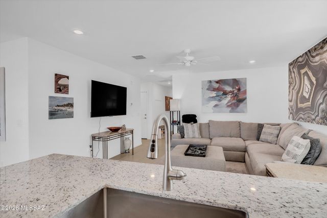 8801 E Canyon Walnut Way, Vail, AZ 85641