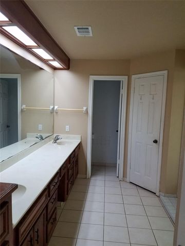 15526 Rio Plaza Drive, Houston, TX 77083