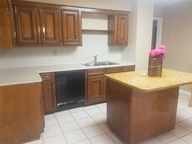 15526 Rio Plaza Drive, Houston, TX 77083