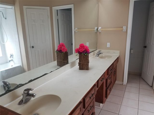 15526 Rio Plaza Drive, Houston, TX 77083