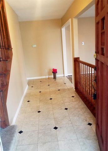 15526 Rio Plaza Drive, Houston, TX 77083