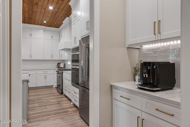 219 Harvest Creek Lane, Lafayette, LA 70508