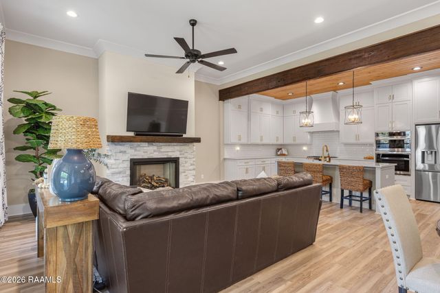 219 Harvest Creek Lane, Lafayette, LA 70508