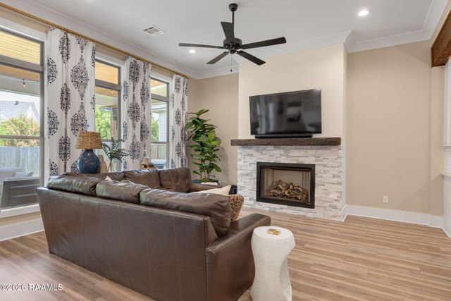 219 Harvest Creek Lane, Lafayette, LA 70508