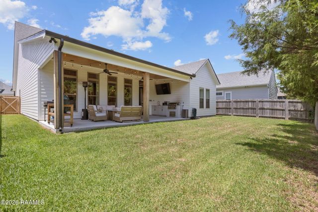 219 Harvest Creek Lane, Lafayette, LA 70508