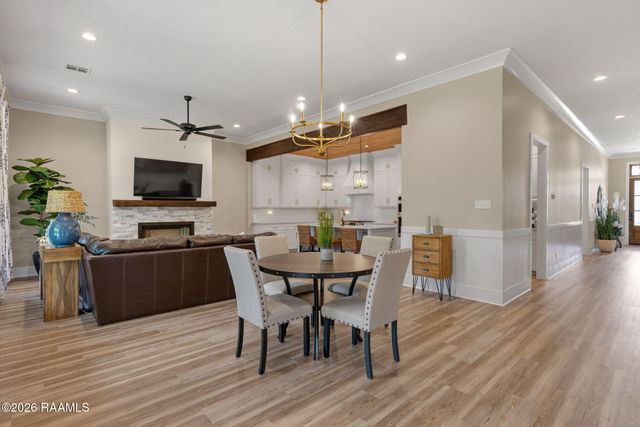 219 Harvest Creek Lane, Lafayette, LA 70508
