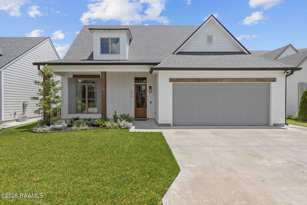 219 Harvest Creek Lane, Lafayette, LA 70508