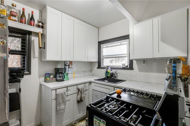 310 S Bonnie Brae, Los Angeles, CA 90057