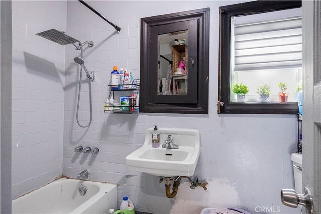 310 S Bonnie Brae, Los Angeles, CA 90057