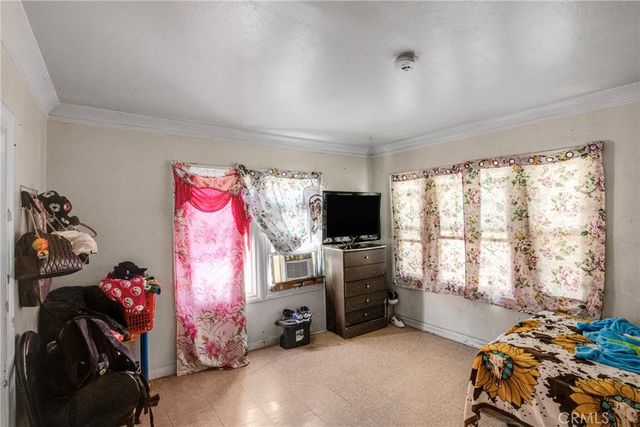 310 S Bonnie Brae, Los Angeles, CA 90057