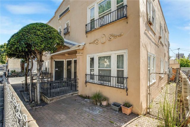 310 S Bonnie Brae, Los Angeles, CA 90057