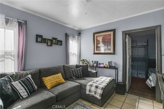 310 S Bonnie Brae, Los Angeles, CA 90057