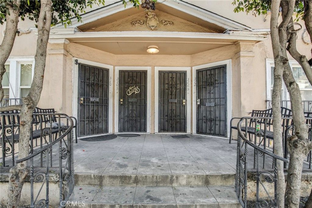 310 S Bonnie Brae, Los Angeles, CA 90057