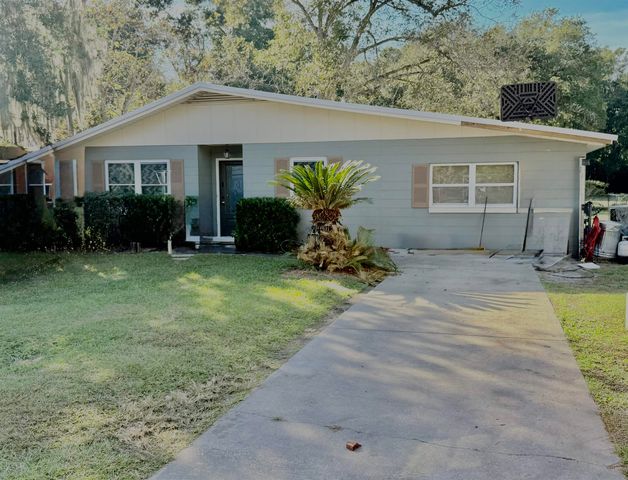 300 Westover Circle, Palatka, FL 32177