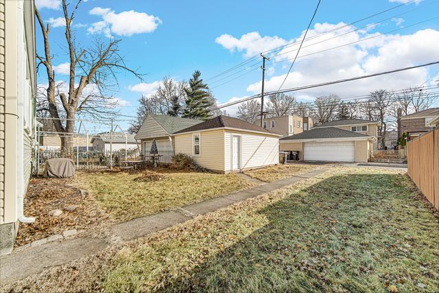 13115 S Escanaba Avenue, Chicago, IL 60633