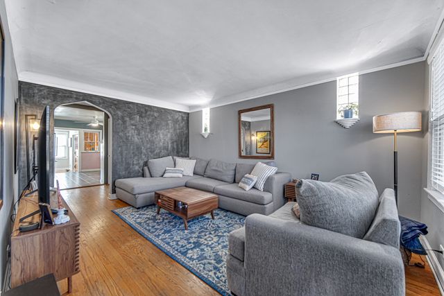 13115 S Escanaba Avenue, Chicago, IL 60633