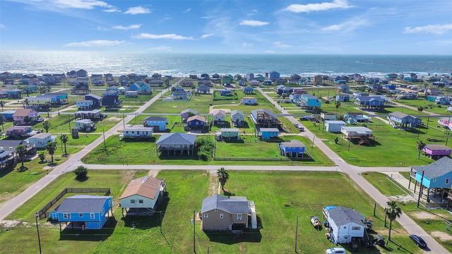 914 Treaty Drive, Surfside Beach, TX 77541