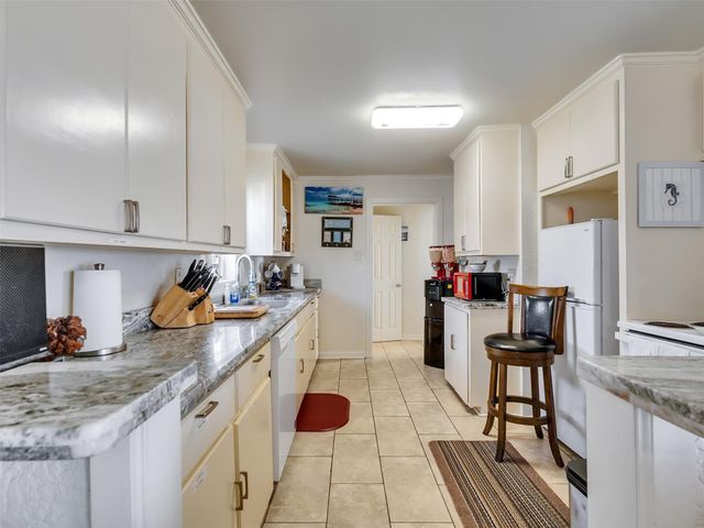 914 Treaty Drive, Surfside Beach, TX 77541