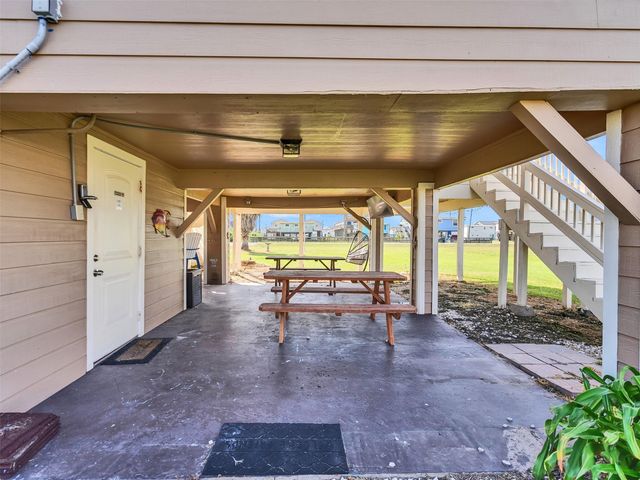 914 Treaty Drive, Surfside Beach, TX 77541