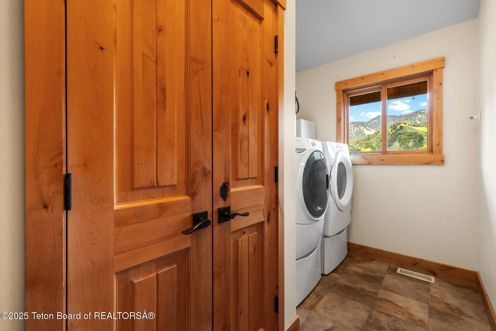 3355 E HORSE CREEK Road, Jackson, WY 83001 photo 23