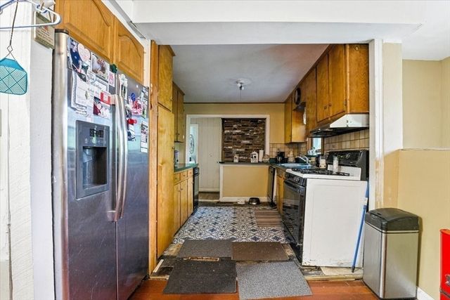 15 Kalmia Road, Holbrook, MA 02343