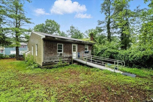 15 Kalmia Road, Holbrook, MA 02343