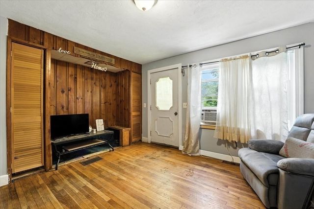 15 Kalmia Road, Holbrook, MA 02343